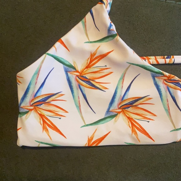 Bikini - Picture 2 of 3